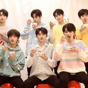 职场菜鸟生存图鉴第7期时代少年团演技爆棚梁坚洛策划董明珠跳舞