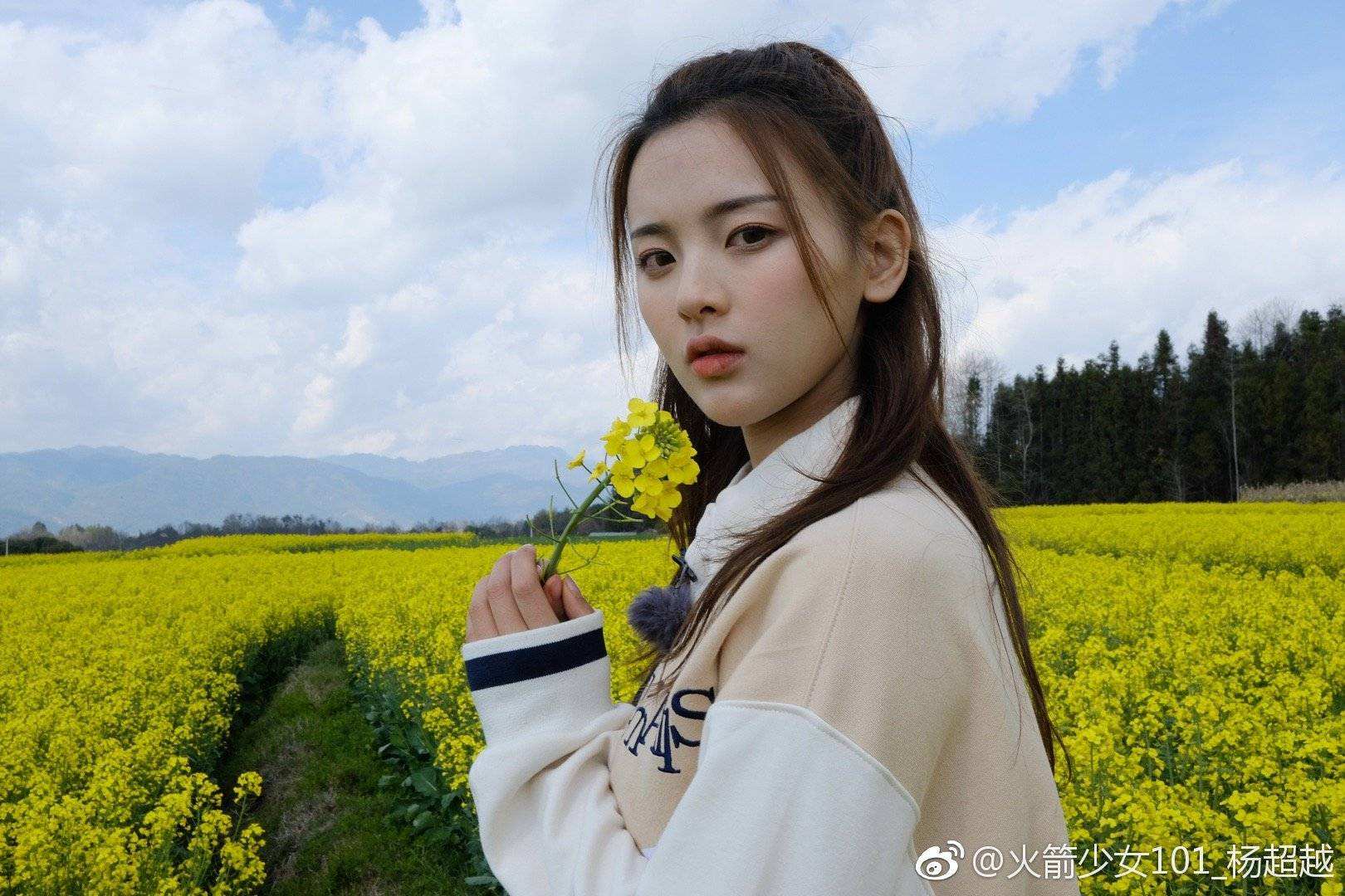 哈哈农夫发布会:王源农夫造型主旨:刚! 杨超越潮流农夫装扮了解一下