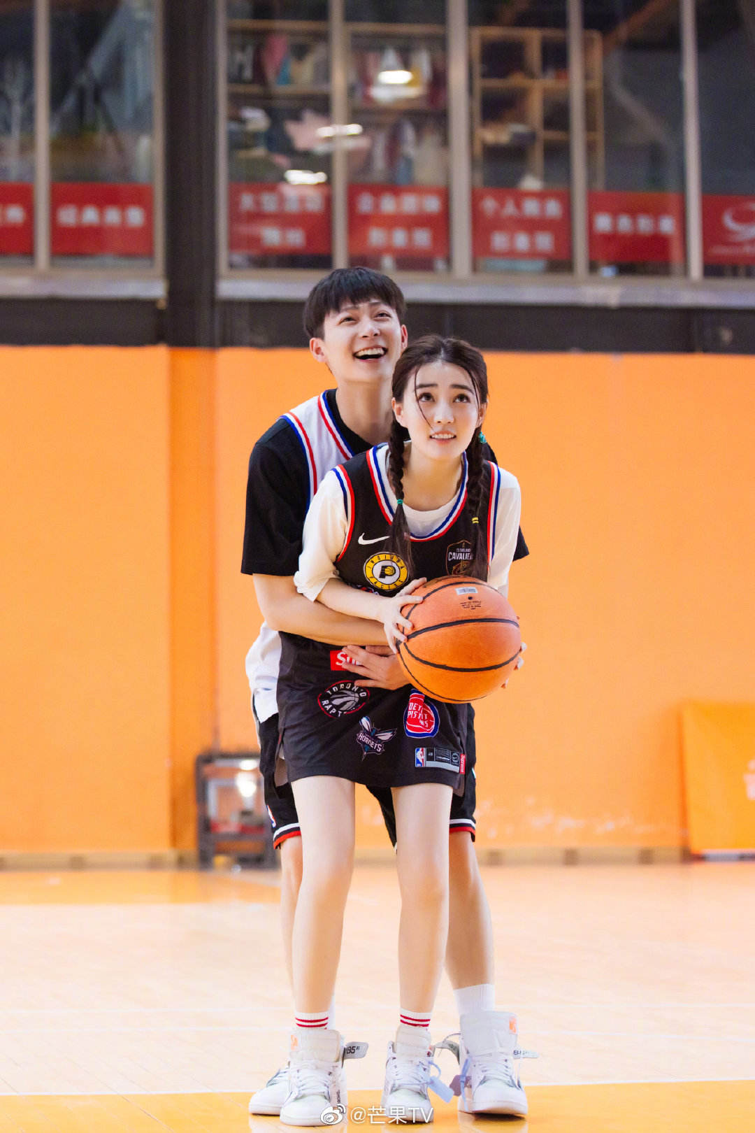 女儿们的恋爱第二季第3期:徐璐张铭恩恋爱惩罚拔腿毛-综艺-高清视频