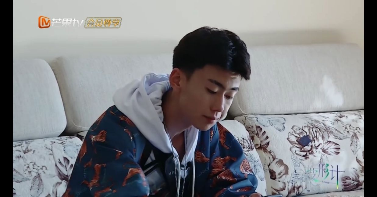 变形计之青春攻略01期:张明扬难以忍受变形生活情绪崩溃