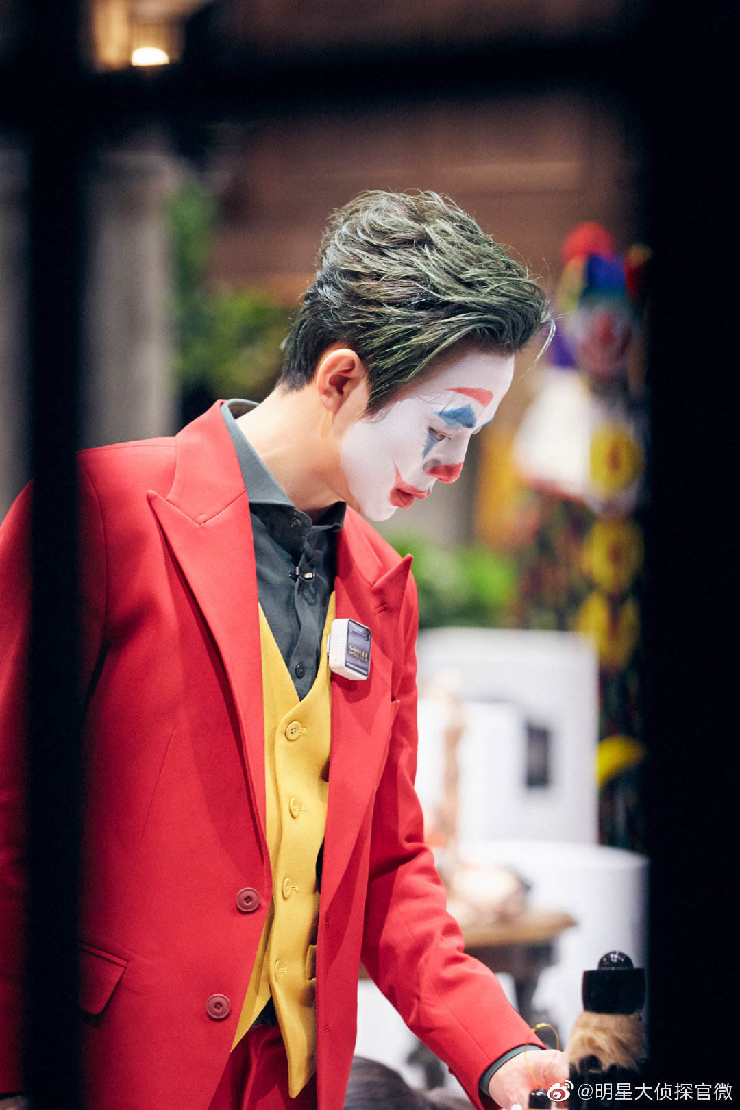 名侦探俱乐部第五季第10期小丑何炅秒变表情包黄明昊冷笑话逗乐众人