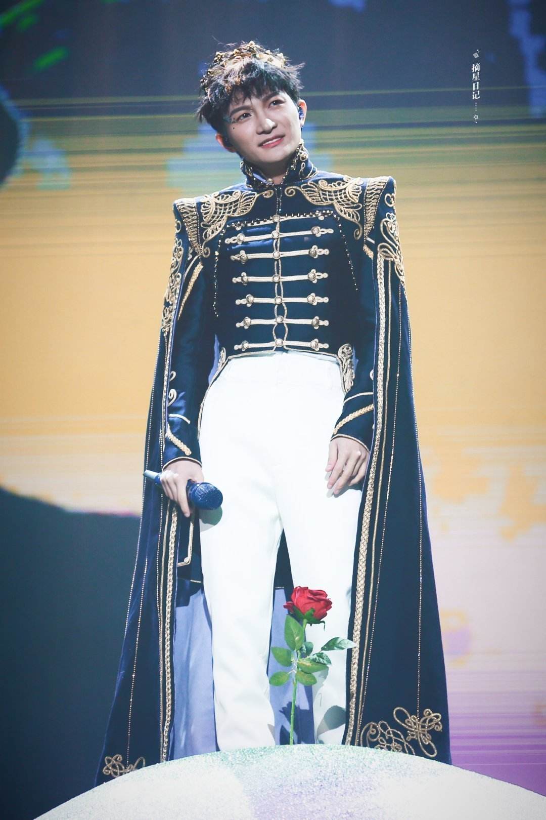 纯享:周深中俄双语开唱《baby, Досвидания》 宝藏男孩就是