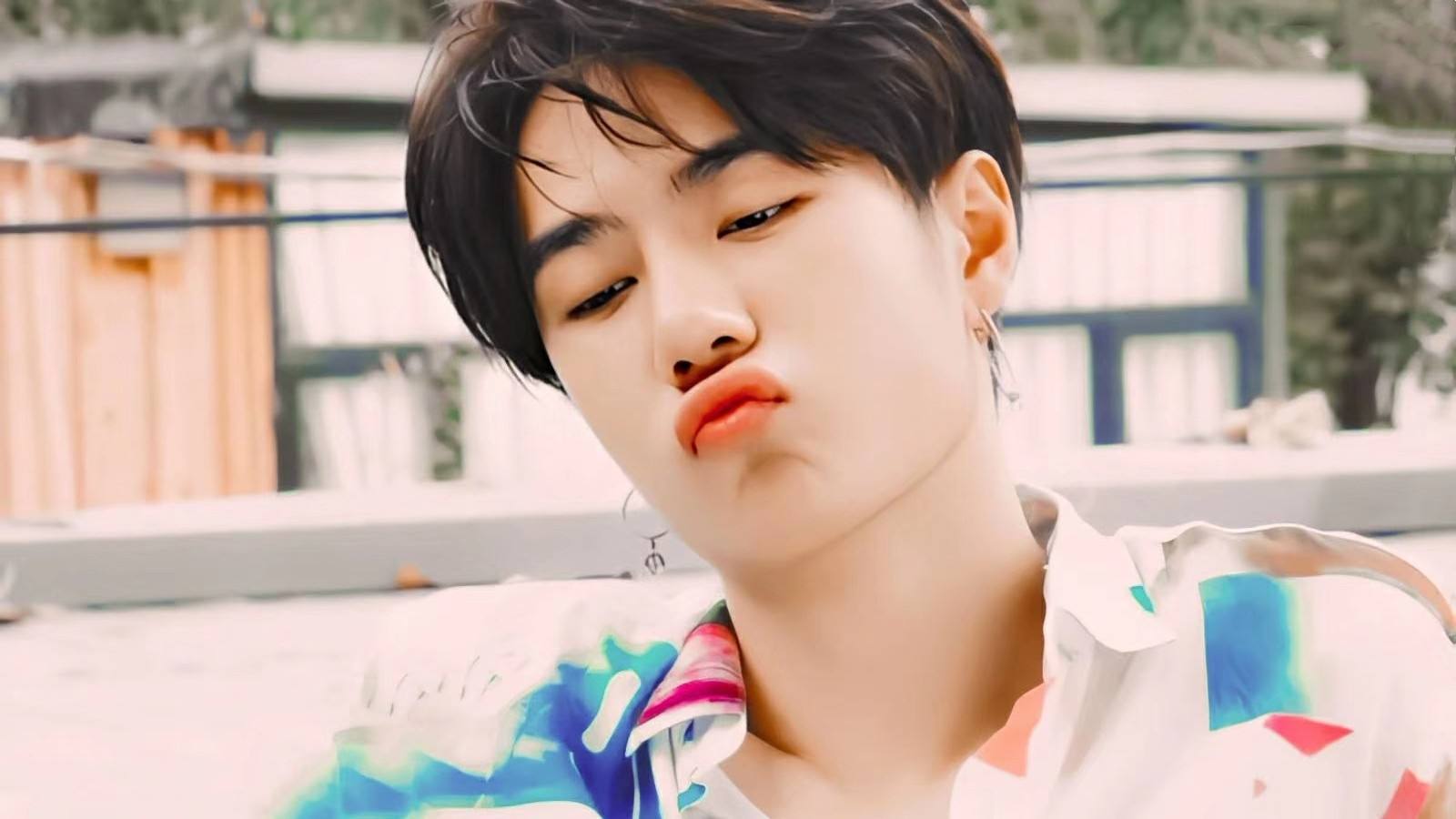 季向空有多像王一博季帅耿直怼天怼地对空气