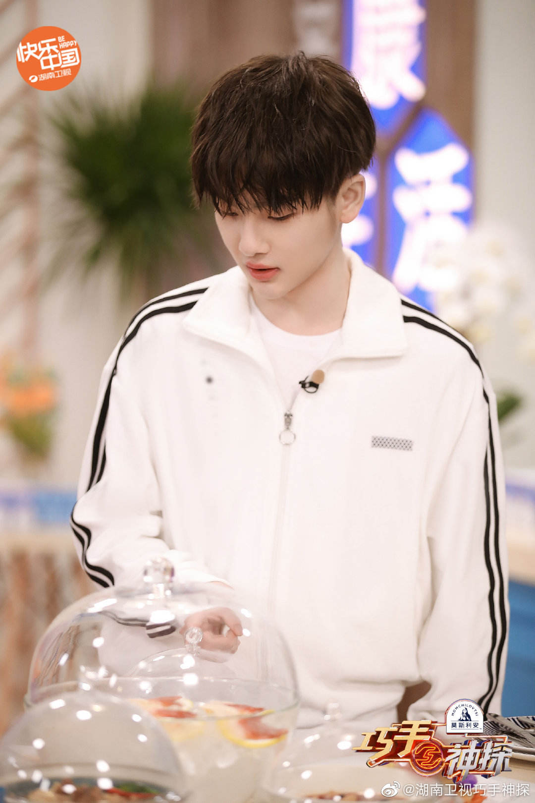 巧手神探第1期r1se周震南挑战卧底真假蜡像逼疯angelababy