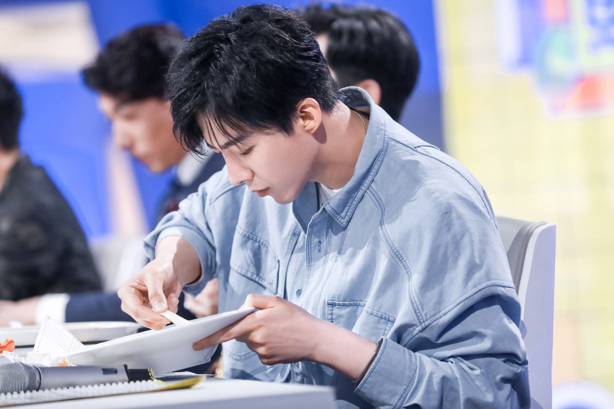 鲜厨100第2期:"继承者"酷似谢霆锋引全场尖叫 刘宇宁疯狂输出表情包