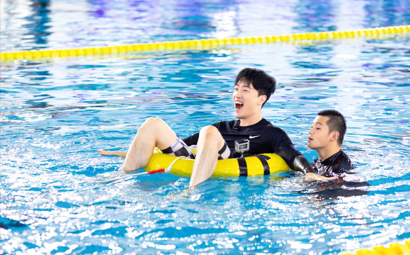 小巨人运动会第11期:陈立农超严厉吓哭小朋友?田亮刘翔水上爆笑拔河!