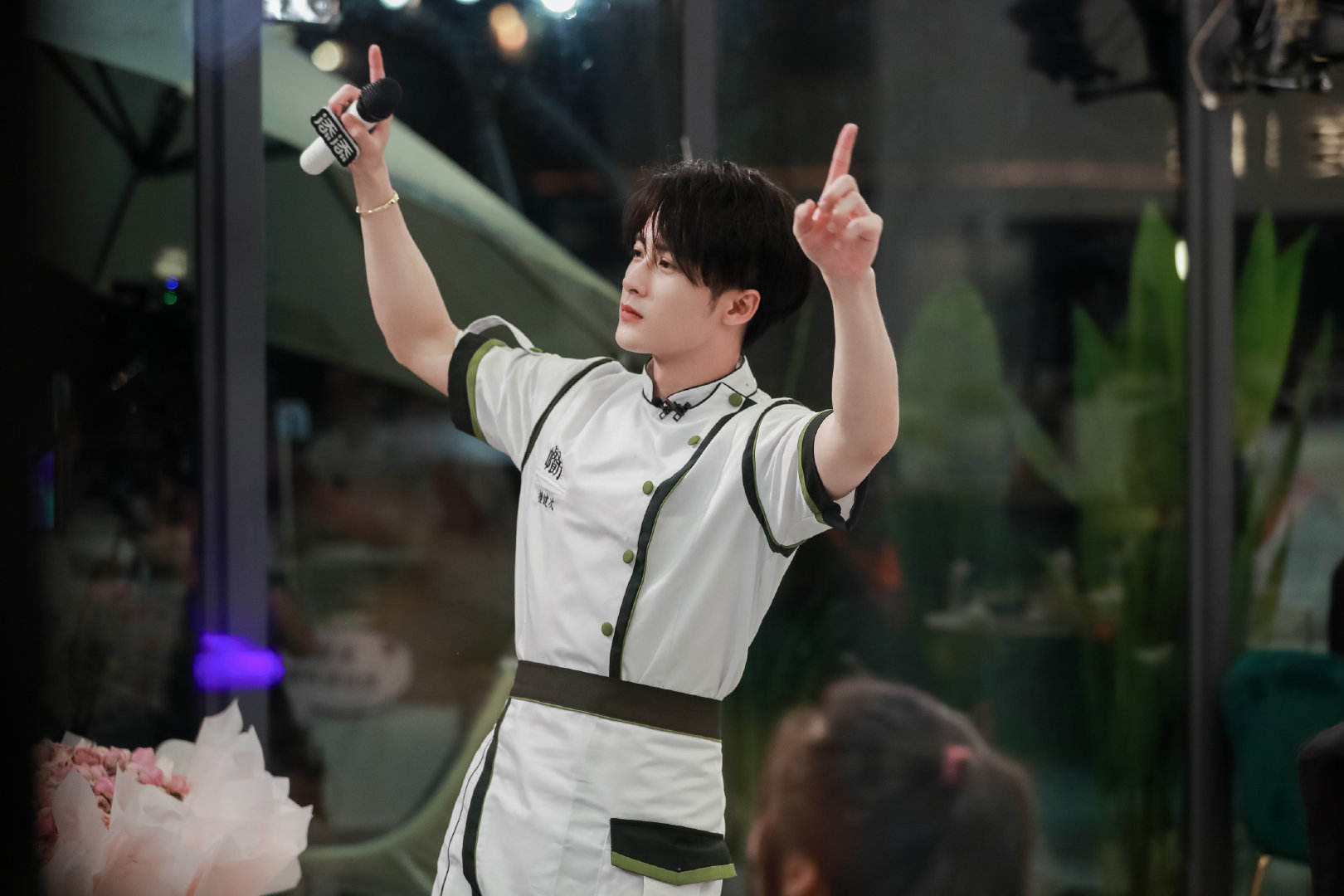 中餐厅第五季第9期宁静误入丁真连线女排现场周也中餐厅演唱首秀获赞