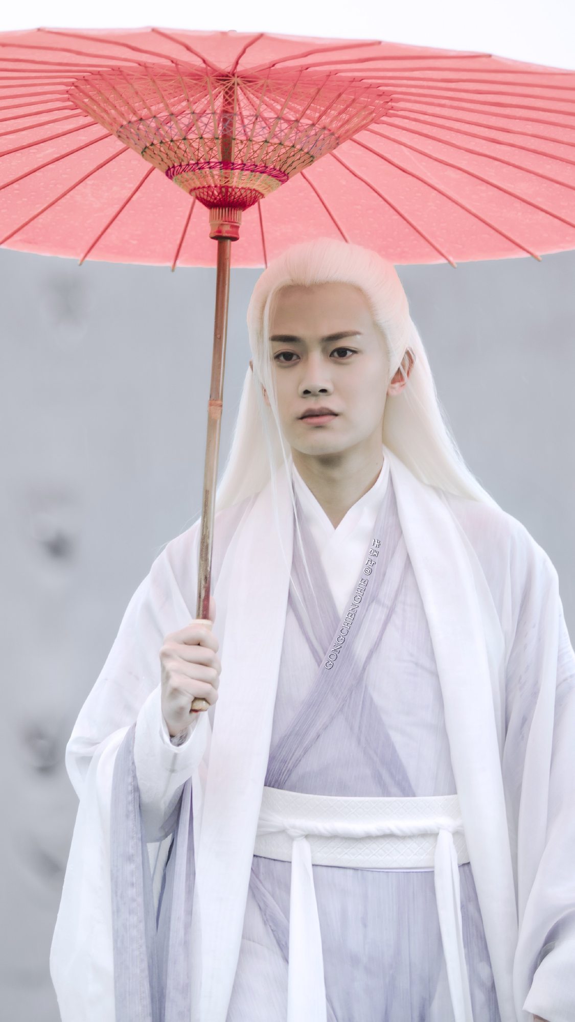 任嘉伦玉树临风,风度翩翩,气宇不凡,盛世美颜!