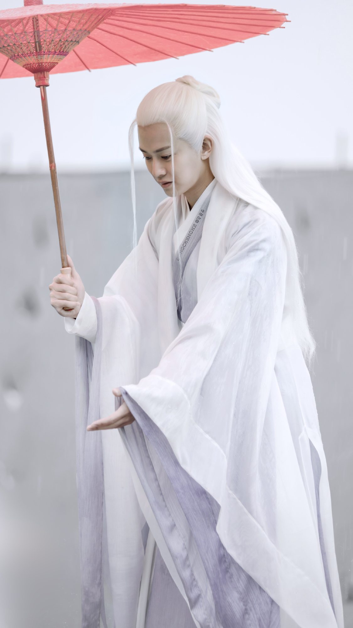 任嘉伦玉树临风,风度翩翩,气宇不凡,盛世美颜!