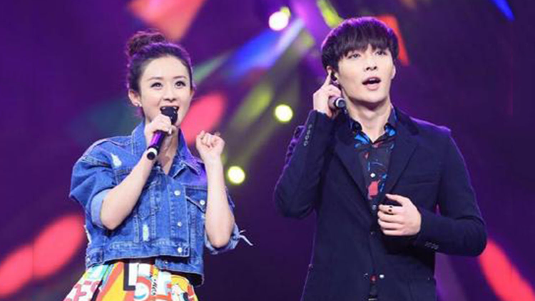 赵丽颖携手张艺兴合唱《倔强》,开口俏皮可爱,瞬间惊艳全场
