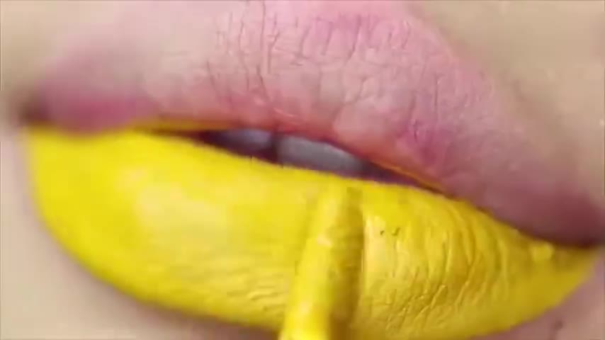 美女涂上了黄色的口红 还觉得挺好看 这审美真是差啊 最新高清视频在线观看 芒果tv