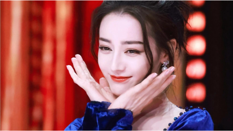 【迪丽热巴】这才是贝微微本微,身材一绝!