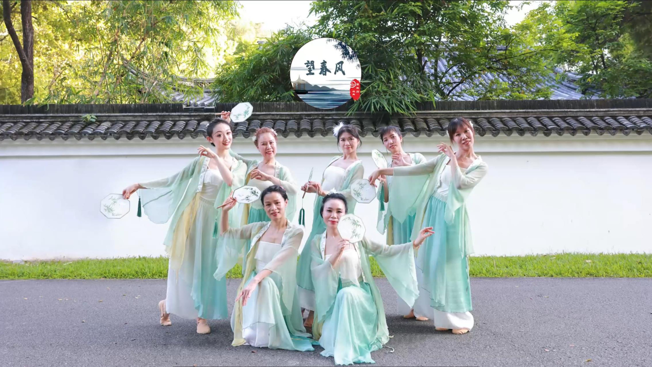 今日舞蹈推荐《望春风》,展现古风之美的团扇古典舞编舞