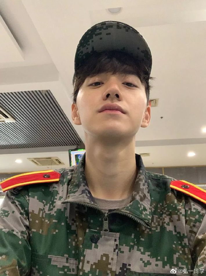 同样是军训,我怎么没碰见这么好看的男孩子-芒果tv专栏