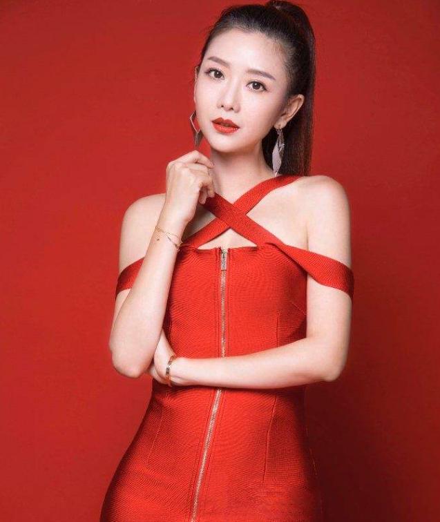 湖南女主持yoyo罕见秀恩爱,超长婚恋21年