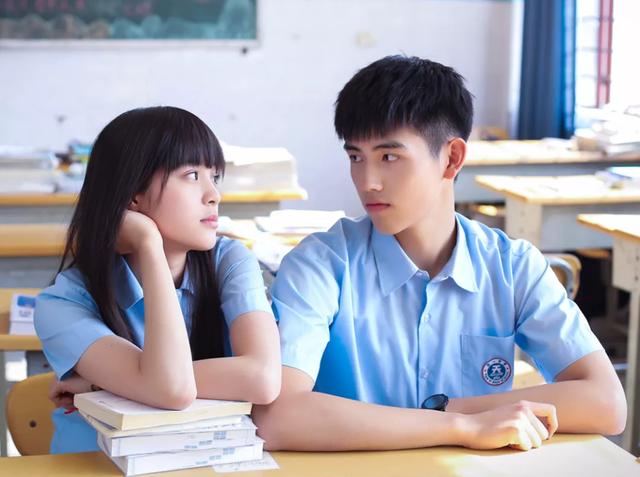 陈飞宇与程潇新剧戏外互动像恋爱,《皓衣行》路透曝光令人期待!