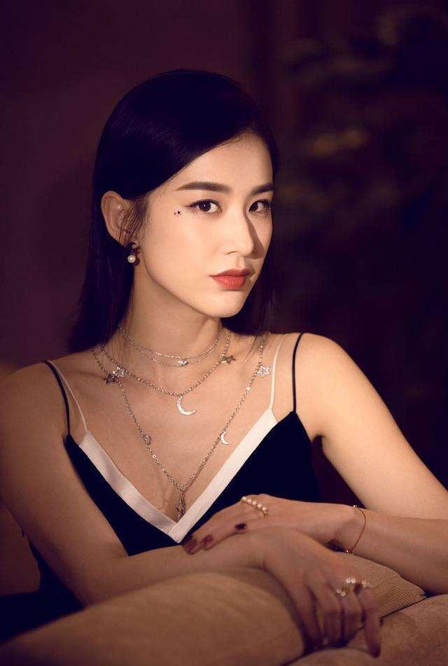 黄圣依为健康竟成喝水狂魔?养生杯频频出镜-芒果tv专栏