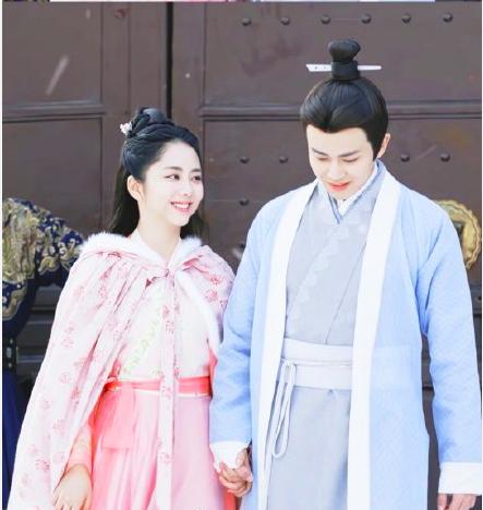 《亲爱的,热爱的》,由杨紫,李现,李鸿其,李泽锋等主演,讲述了暖萌