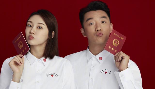 郑恺和苗苗同时在社交平台上晒出结婚照,公开结婚的喜讯,震惊了许多