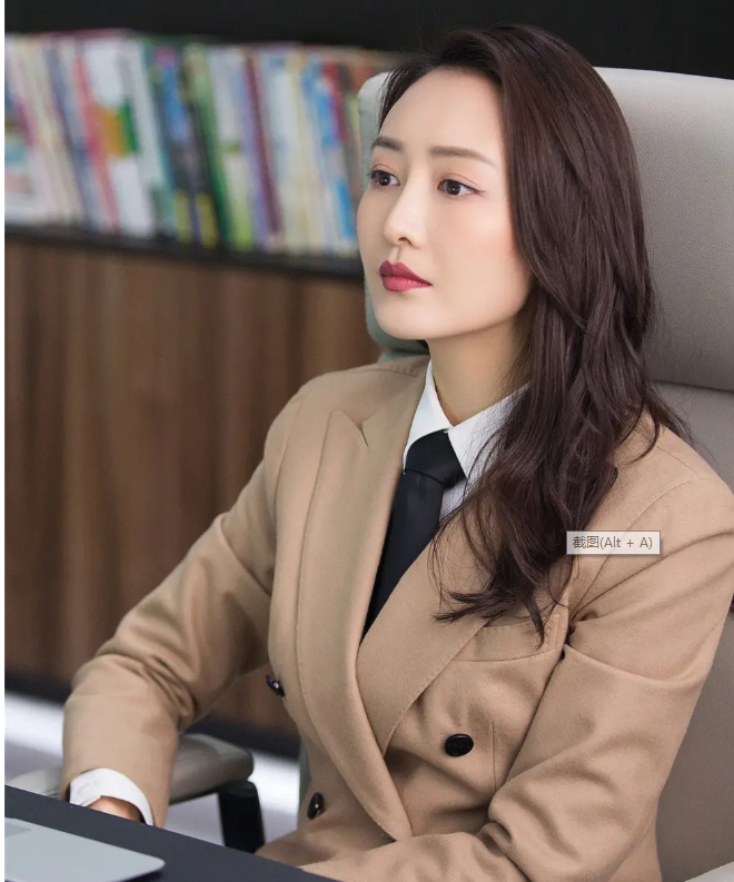 西装王鸥又飒又美,说一句最会穿西装的女明星不过分吧