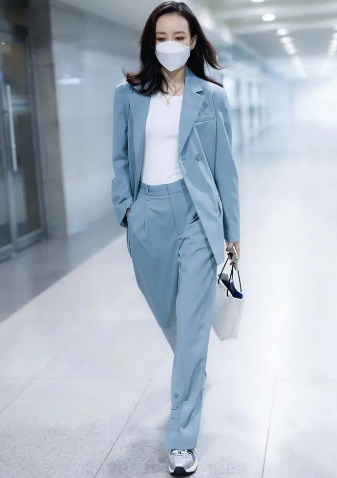 西装王鸥又飒又美,说一句最会穿西装的女明星不过分吧